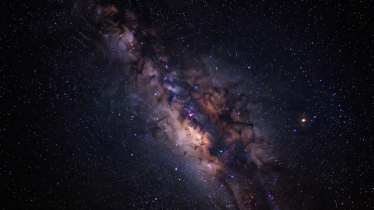 July 2026 Skywatching: Planetary Alignment, Comet 10P, and the Milky Way